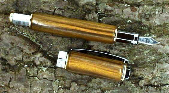 перьевая ручка с корпусом из древесины бакаута