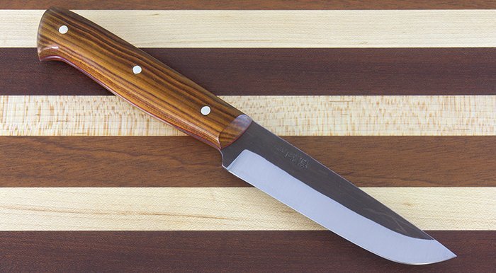 Нож с рукоятью из древесины бакаута